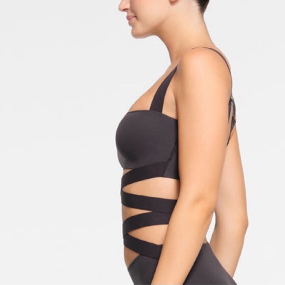 Skims Fits Everybody Super Crop Wrapping Wrap Bandeau Top NWT RARE Onyx Black - Picture 5 of 6